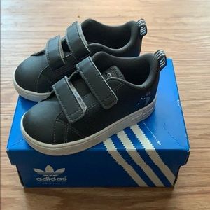 Adidas Sneakers